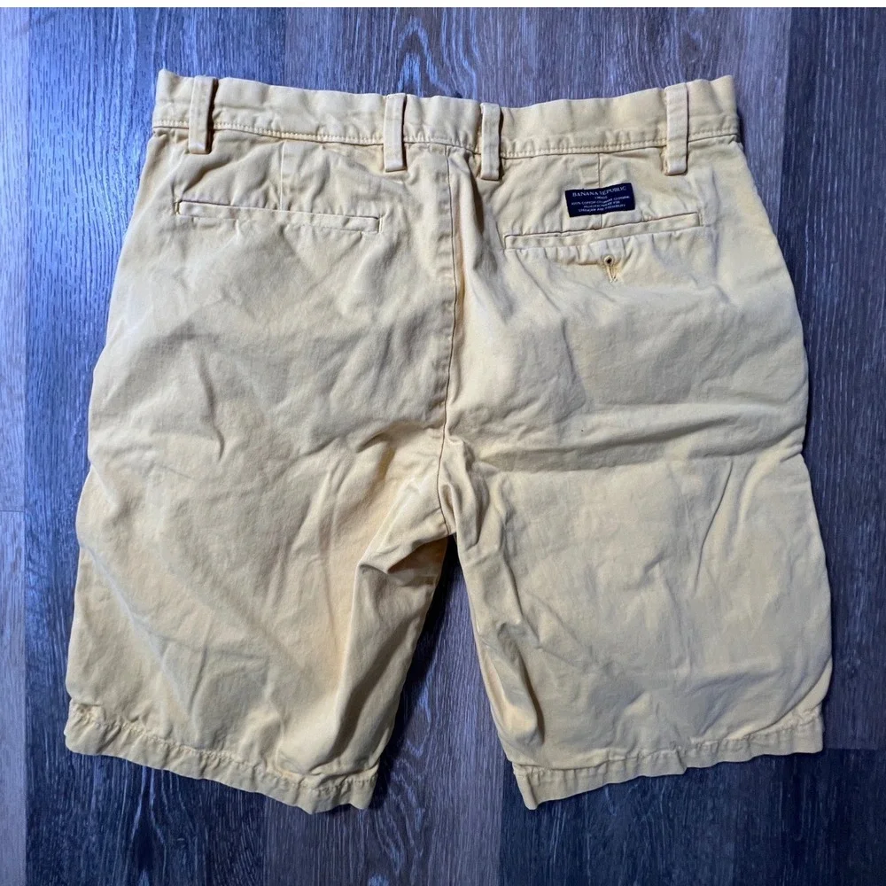 Banana Republic Chino Shorts Mens 31 Yellow Classic Casual Cotton 2221